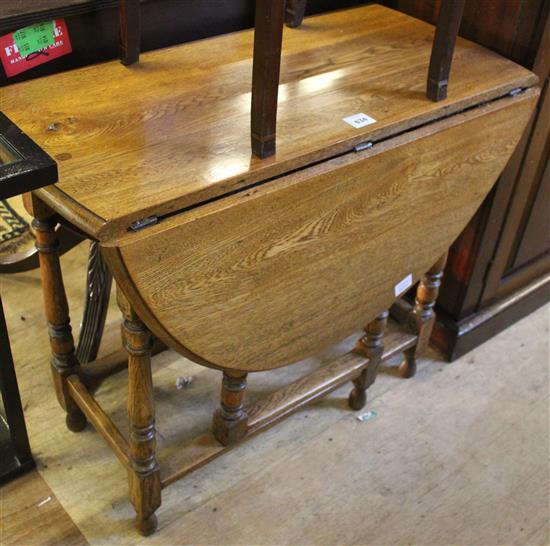 1920s oak oval topped gateleg table